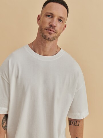 DAN FOX APPAREL Футболка 'Erik' в Белый