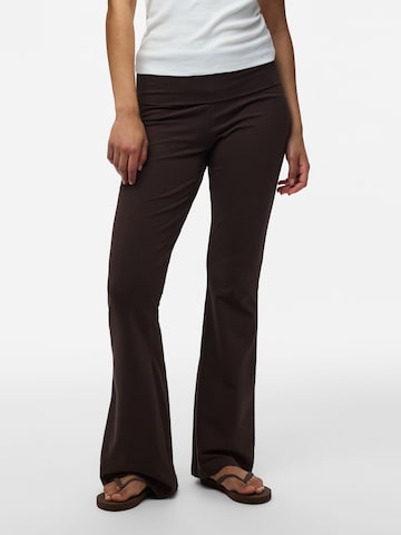 regular Leggings 'PCGeorgina' di PIECES in marrone: frontale