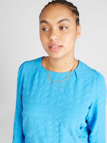 Vero Moda Curve Shirt 'GINNY' in Blau