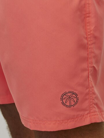 Shorts de bain Jack & Jones Plus en rose