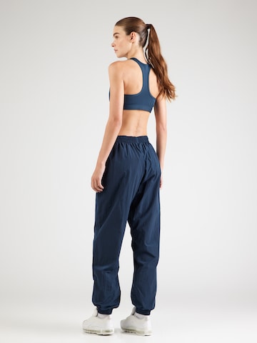 Nike Sportswear Tapered Broek 'Essential' in Blauw