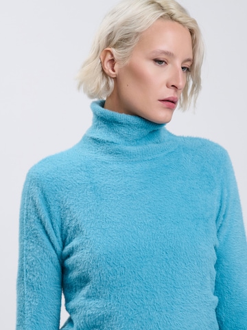 Pullover di Influencer in blu