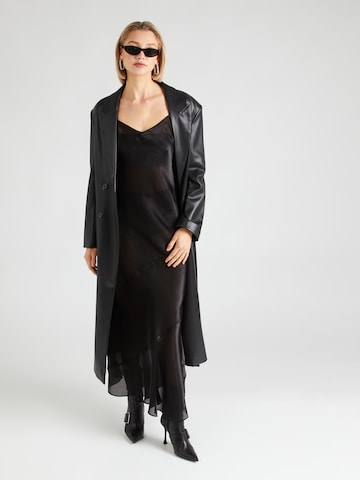 Robe de soirée 'Yoko' WEEKDAY en noir