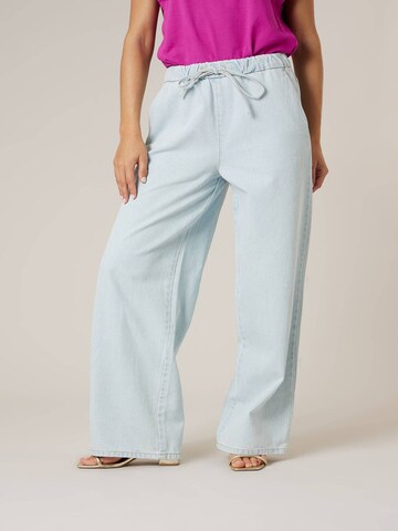 Loosefit Jean 'NEREA' Deeluxe en bleu : devant