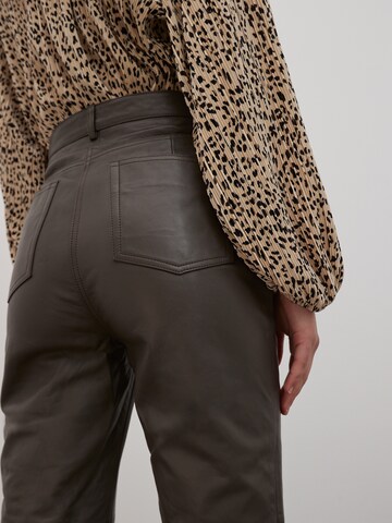 regular Pantaloni 'Brady' di EDITED in marrone