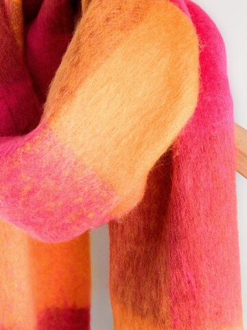 Next - Cachecóis em rosa