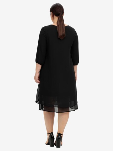 Rochie de la SHEEGO pe negru