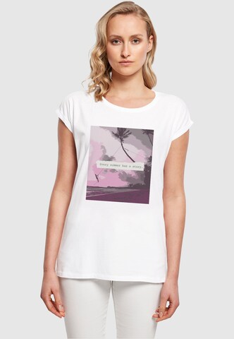Merchcode T-Shirt 'Summer - Every Summer Has A Story' in Weiß: Vorderseite