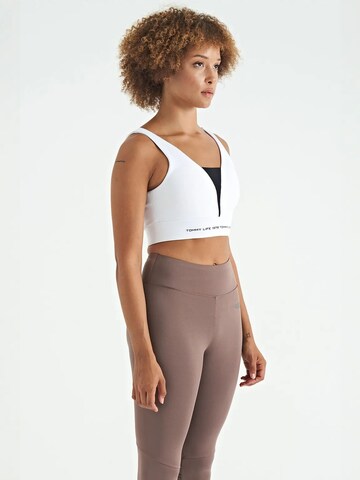Haut de sport Tommy Life en blanc