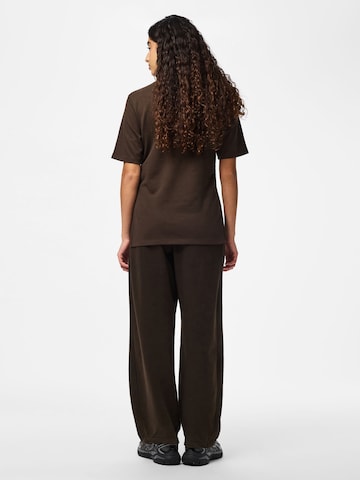 Maglietta 'PCSkylar' di PIECES in marrone