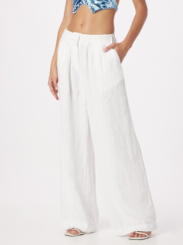 TOPSHOP Wide leg Pleat-front trousers in White: front