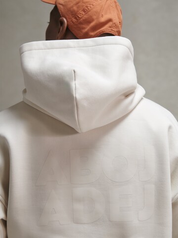 Sweat-shirt 'Segheneyti' ABOJ ADEJ en blanc