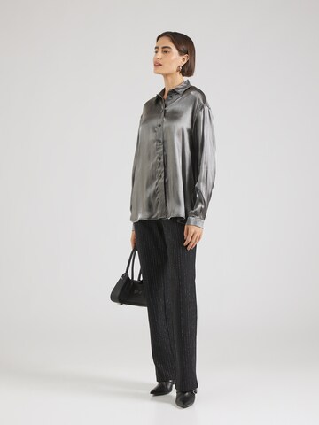 PIECES - Blusa 'PCROLA' em cinzento