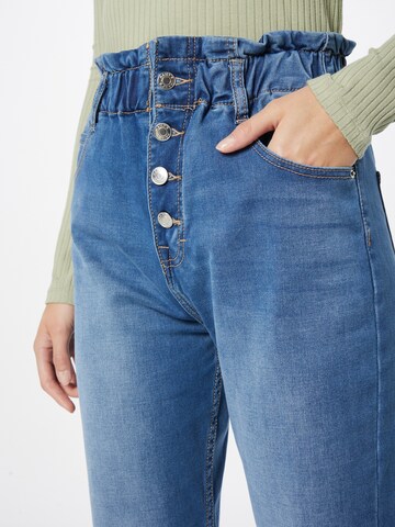 Hailys Regular Jeans 'Yuni' i blå