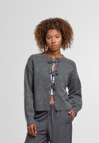 Urban Classics Gebreid vest in Grijs: voorkant