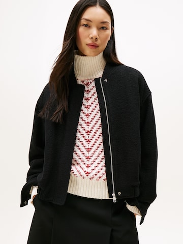 TOMMY HILFIGER Φθινοπωρινό και ανοιξιάτικο μπουφάν σε μαύρο: μπροστά