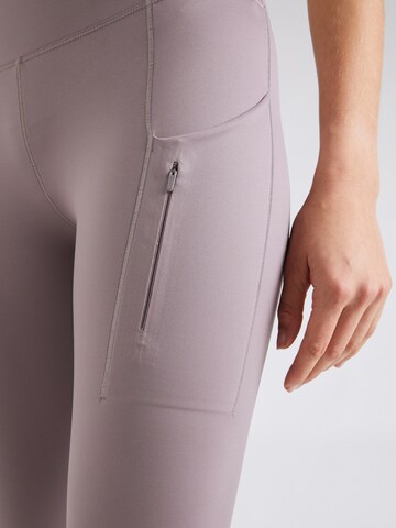 NIKE Skinny Sporthose in Lila