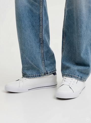 JACK & JONES Низкие кроссовки 'JFWJERRY' в Белый: спереди
