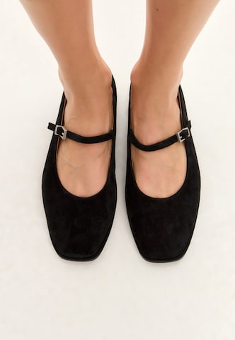 CESARE GASPARI Strap ballerina in Black