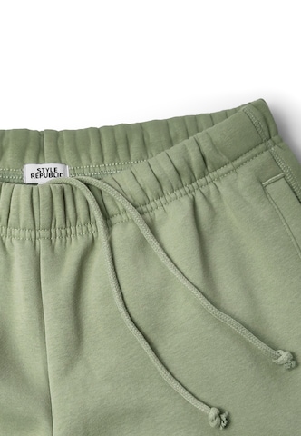 regular Pantaloni di Style Republic in verde