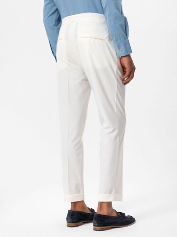 regular Pantaloni con pieghe di Antioch in bianco