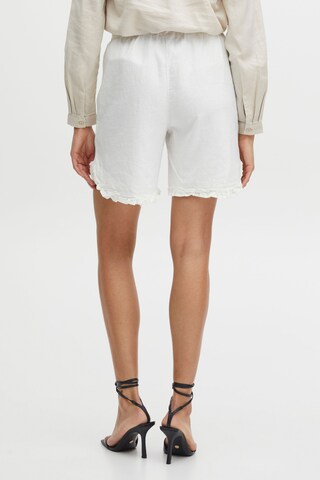 Regular Pantalon 'Falakka Frill' b.young en blanc