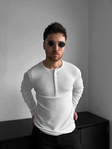 T-Shirt 'Slim Fit Long Arm Button T-shirt - Ecru' Kleidermafia en beige : devant