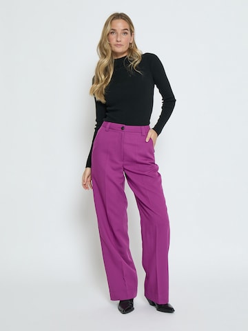 Peppercorn Loosefit Hose 'Ginette' in Lila