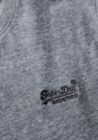 Tricou 'Essential' de la Superdry pe gri
