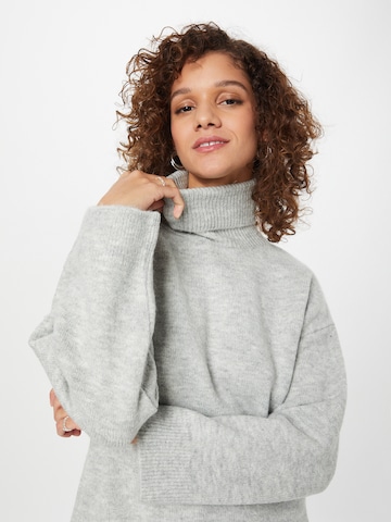 ABOUT YOU Sweater 'Tia' in Grey