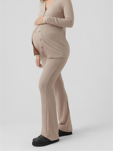 Vero Moda Maternity - Regular Calças 'BRENDY' em bege: frente