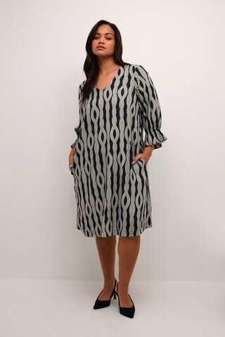 Robe KAFFE CURVE en gris