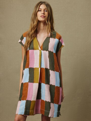 Next Mekko värissä vaaleanpunainen: etupuoli