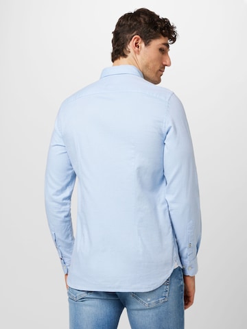 TOMMY HILFIGER - Slim Fit Camisa em azul