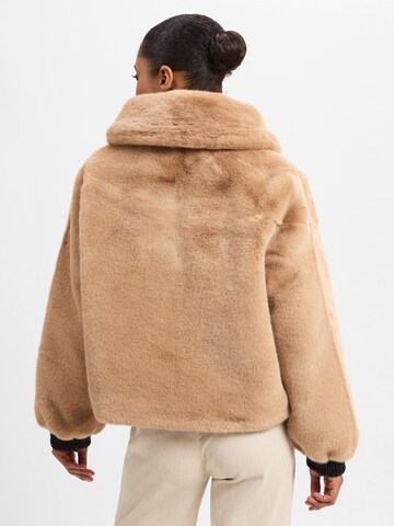 Marie Lund Tussenjas in Beige