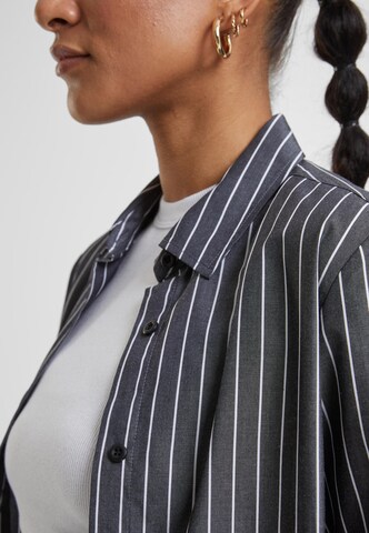 Urban Classics Bluse i grå