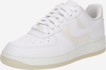 Sneaker low 'Air Force 1 '07' de la Nike Sportswear pe alb: față