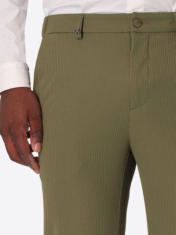 Distretto12 Regular Athletic Pants 'High-Perform12 Kos Leccio' in Green