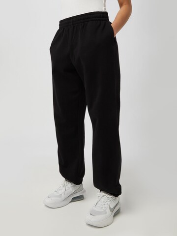 WEEKDAY Tapered Pants 'Corinna' in Black: front