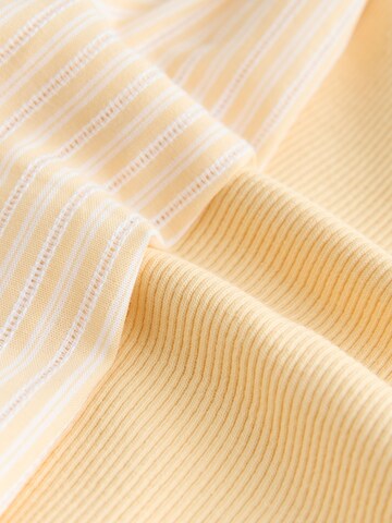 Shorty di self. in giallo