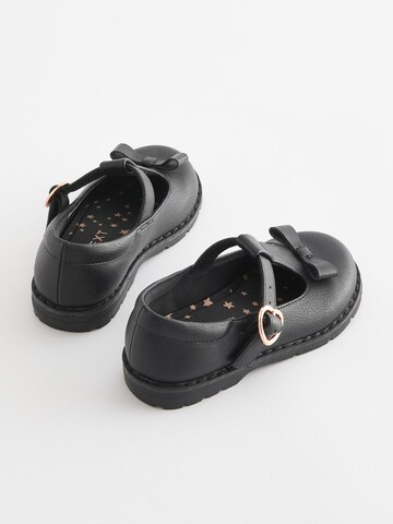 Next Low shoe in Black