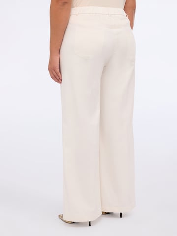 Fiorella Rubino Regular Pants in White