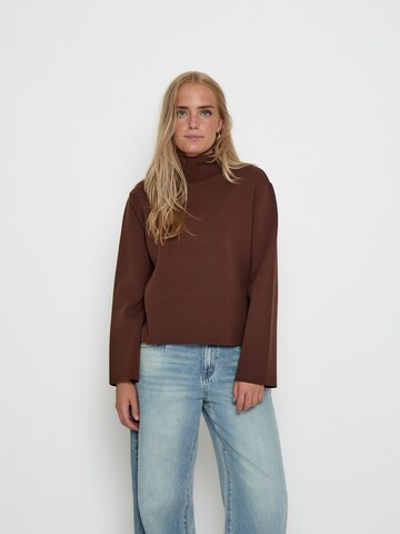 minus Pullover 'Lupi' in Braun: Vorderseite