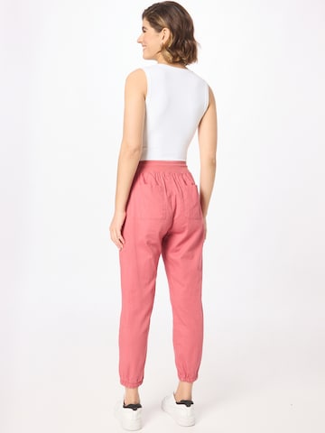 Tapered Pantaloni de la GAP pe roz