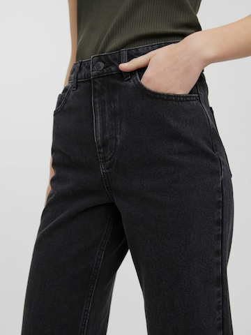 VERO MODA Regular Jeans 'Kithy' in Schwarz