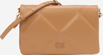 Calvin Klein Τσάντα ώμου σε καφέ: μπροστά