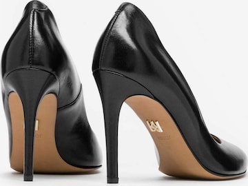 Kazar Pumps in Black