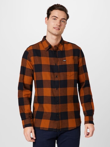 Regular fit Camicia di WRANGLER in marrone: frontale