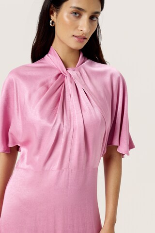 SOAKED IN LUXURY Kjole 'Riyan Miria' i pink