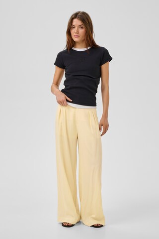 My Essential Wardrobe Wide leg Pleat-Front Pants 'MWZoe' in Yellow: front